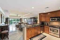 Beautiful 3 bed/3 bath condo on golf resort