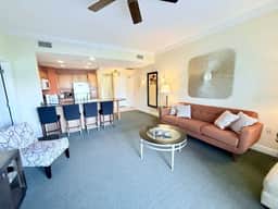 Neat condo on fabulous golf resort close to Disney