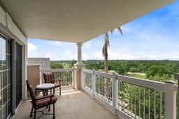 Terrific top-floor condo close to Disney w/ views