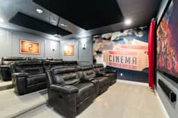 Fabulous family fun villa w/splash pad and theater