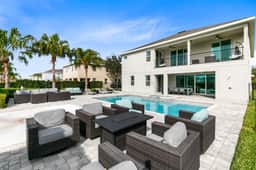 Fabulous family fun villa w/splash pad and theater