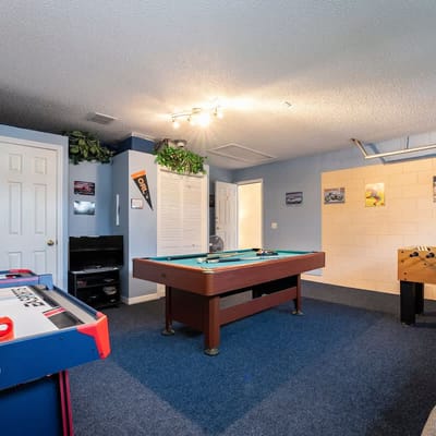 Pool & Game Room!  4-BR Retreat Near Disney Parks
