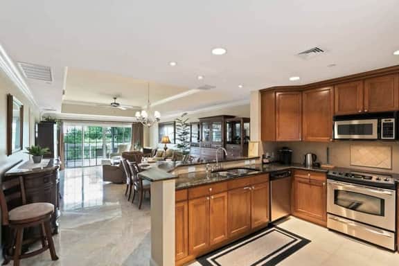 Beautiful 3 bed/3 bath condo on golf resort