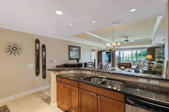 Beautiful 3 bed/3 bath condo on golf resort