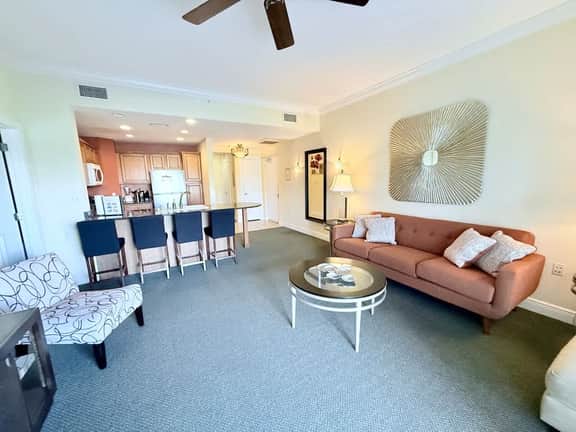Neat condo on fabulous golf resort close to Disney