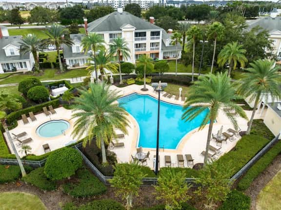 Neat condo on fabulous golf resort close to Disney
