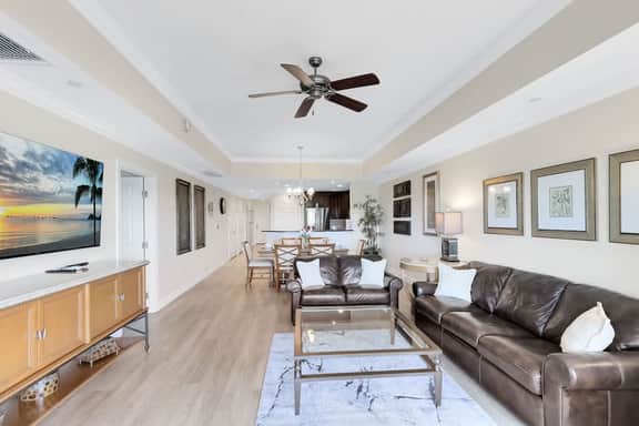 Terrific top-floor condo close to Disney w/ views