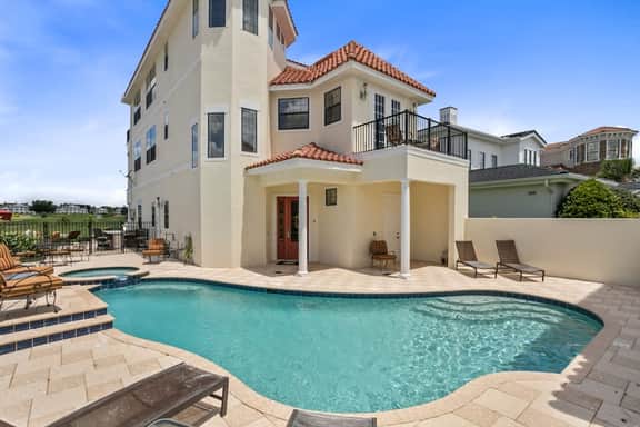 Impressive villa with panoramic lake and golf view