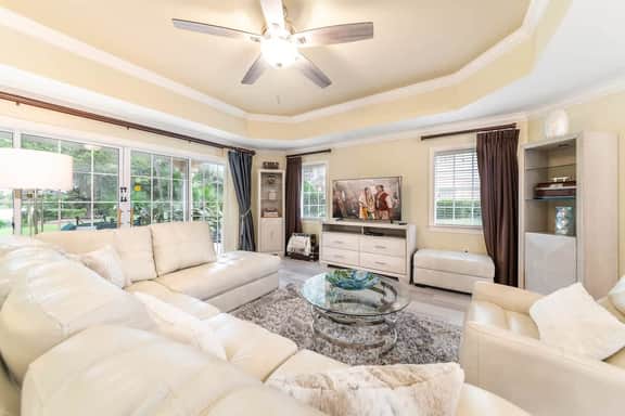 Dream vacation condo at resort close to Disney