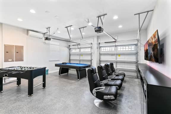 Fabulous family fun villa w/splash pad and theater
