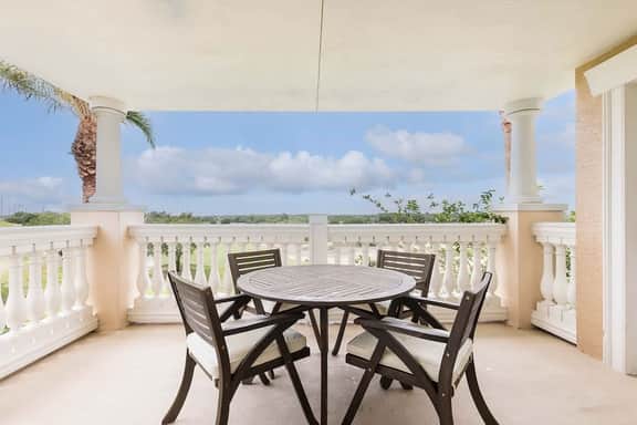 Stylish luxury condo close to Disney parks