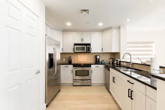 Stylish luxury condo close to Disney parks