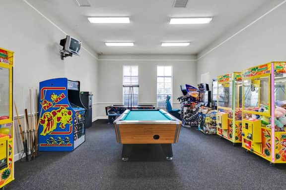 Renovated 4BR Near Disney | Pools, Jacuzzi & Gym - Image 3