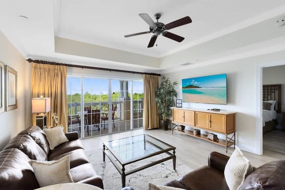 Terrific top-floor condo close to Disney w/ views