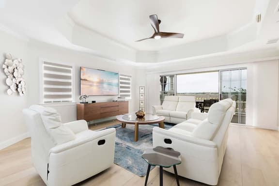 Stylish luxury condo close to Disney parks